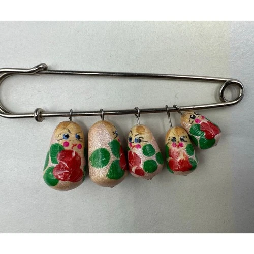 Vintage Kilt Pin Tiny Russian Dolls Miniature Red Green Hand Painted Matryoshka
