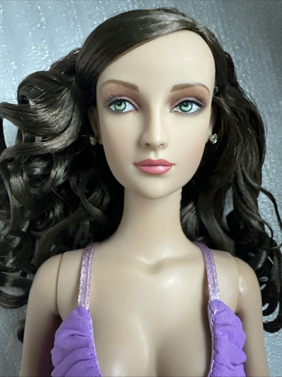 Tonner TYLER 2006 PARIS FASHION DOLL FESTIVAL FLEURS-DE-LYS EMILIE