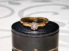Absolutely Stunning Vintage 18ct Gold Solitaire Diamond Ring