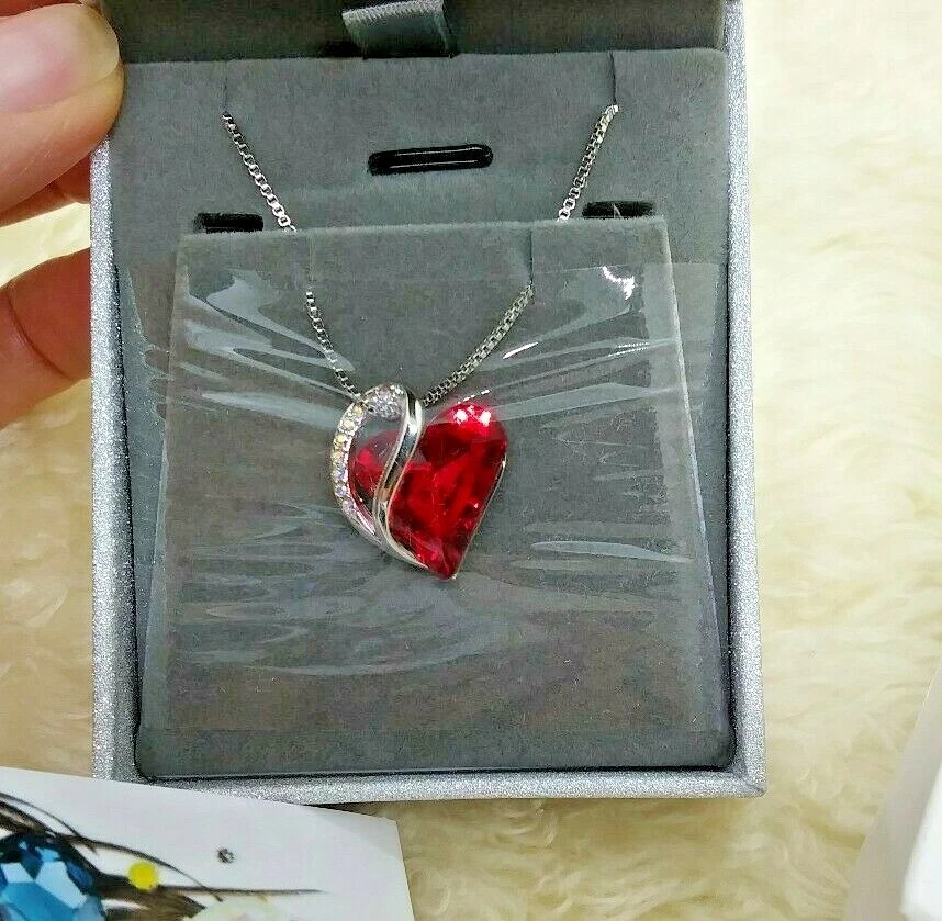 Leafael heart necklace deals