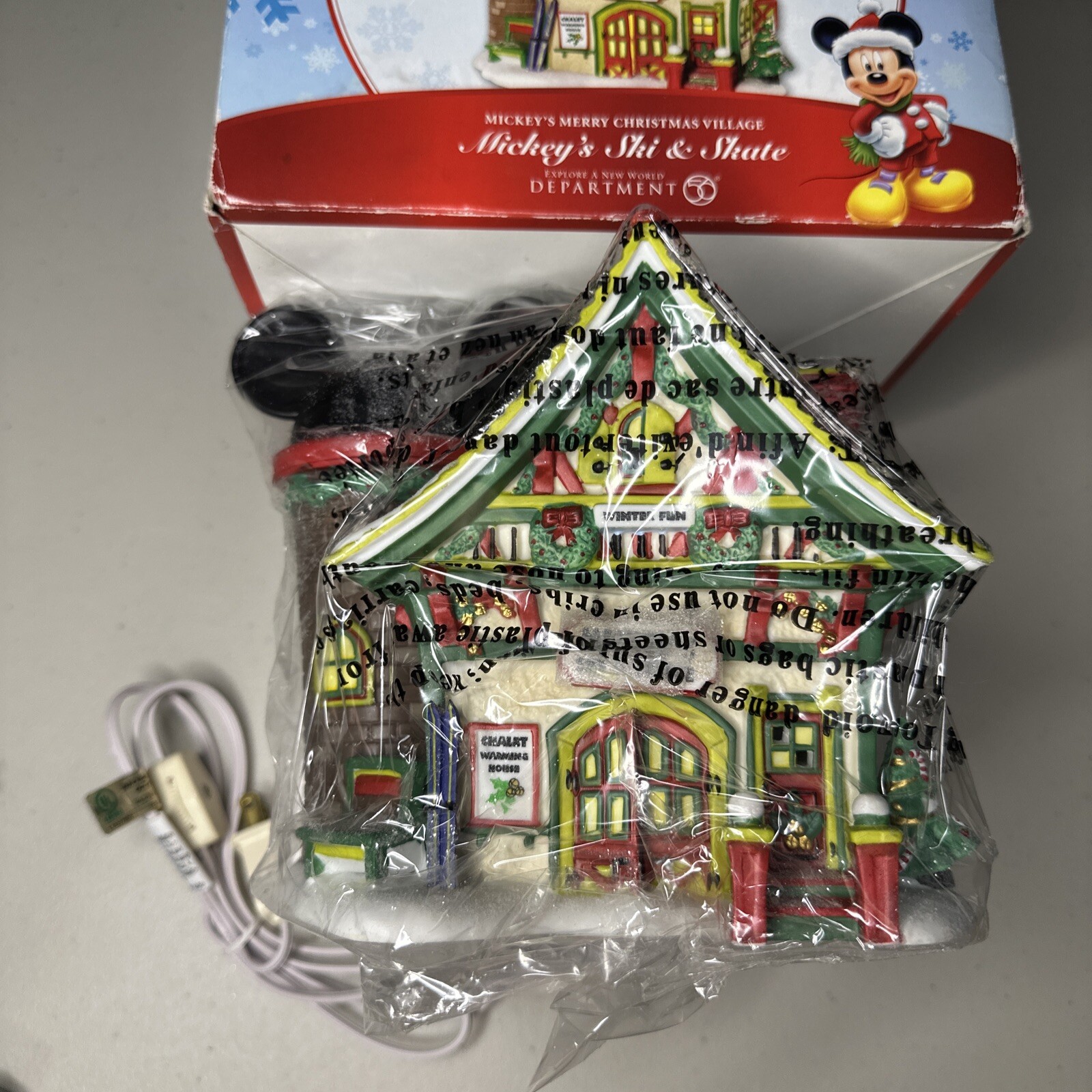 Department 56 Disney Village Mickey's Ski & Skate Chalet Lit House 6.5