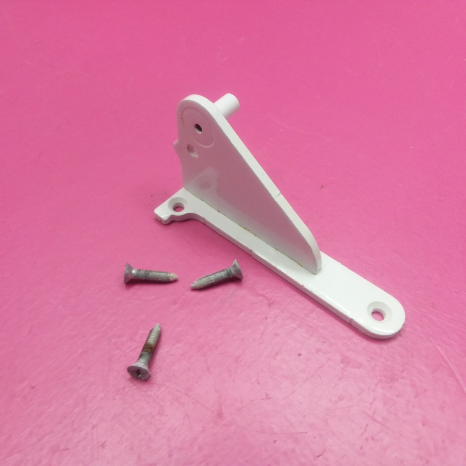 1 MAYTAG REFRIGERATOR LEFT CENTER HINGE W/ SCREWS 13000001WD eBay