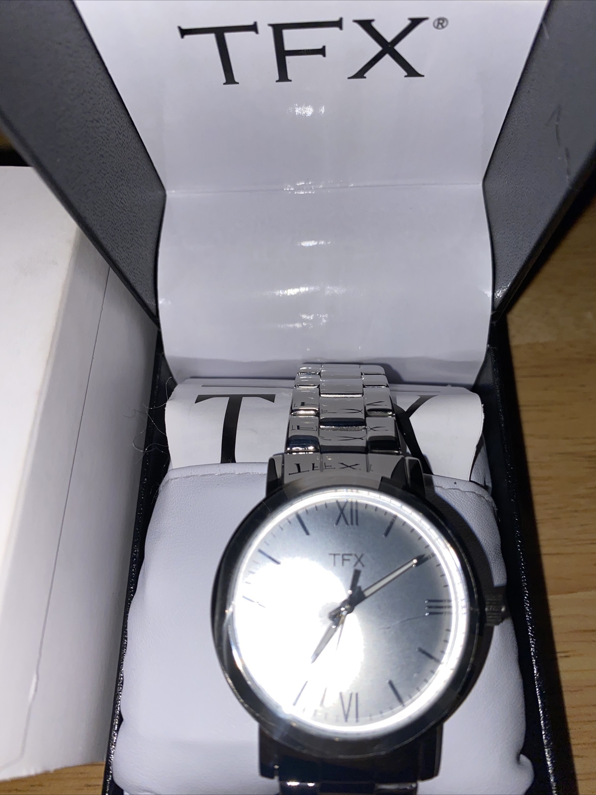 Stylish men's wristwatch with sleek modern design  -image