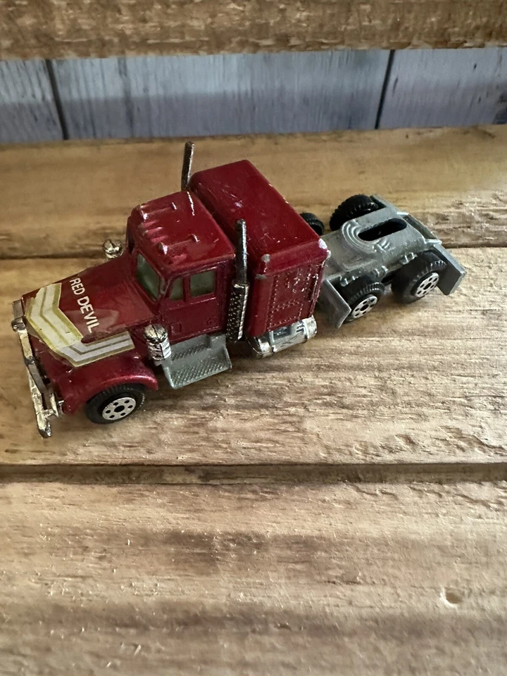 Camión de la vieja escuela YATMING DIECAST KENWORTH RED DEVIL TRACTOR AÑOS 80 Foto 3 de 4