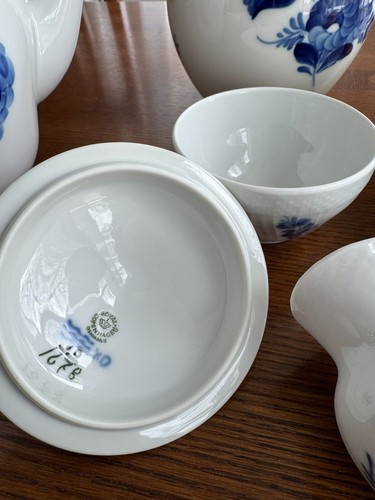 Vintage Royal Copenhagen Blue Flower Tea Coffee Pot Creamer Sugar 6 Cups Set - Picture 5 of 19
