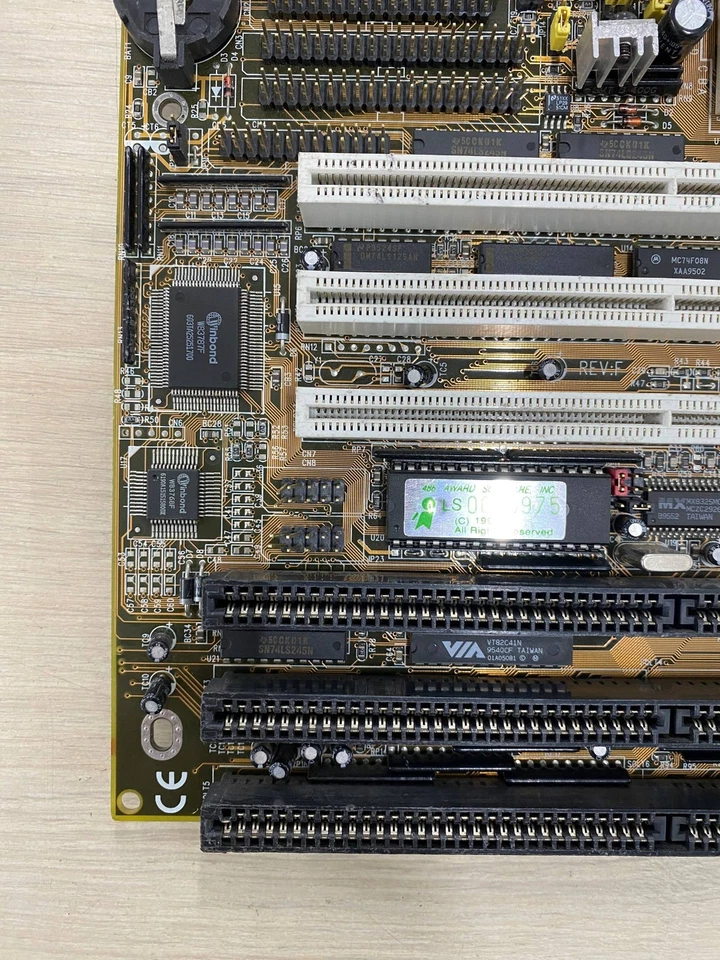 Vintage Lucky Star LS-486E Socket 3 486 motherboard - Image 2 of 4