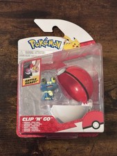 Pokmon Clip N Go Froakie Includes 2” Inch Battle Figure and Poke Ball New