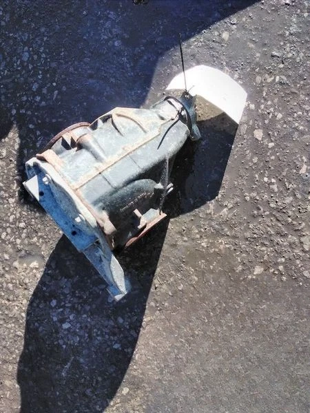 2011-2014 Dodge Charger Rear Axle Differential Carrier 5.7L RWD 3.06 Ratio Used Foto 2 de 4