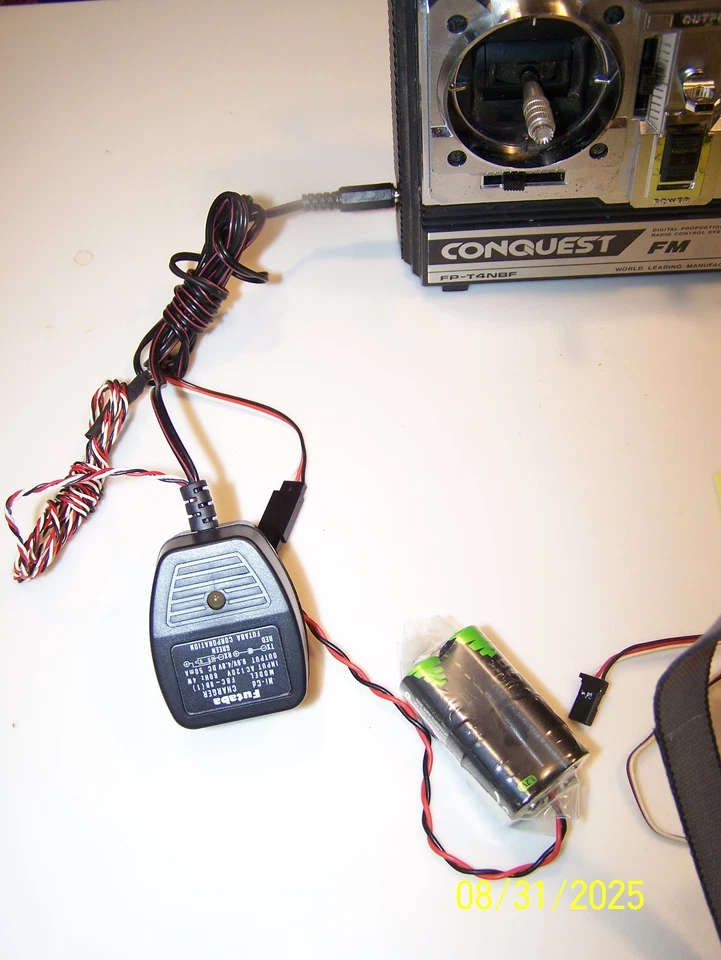 Futaba T4NBF transmisor, receptor, 3 servo, cargador, baterías nuevas; probado OK C Foto 4 de 4