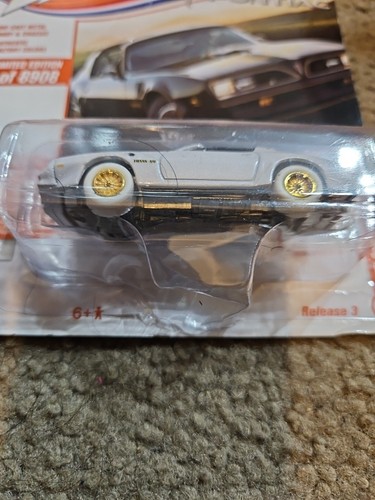 Johnny Lightning Muscle Cars USA 1977 Pontiac Firebird T/A CHASE sold As Is - Picture 7 of 10