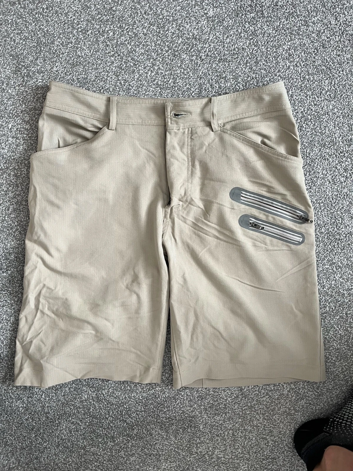 Lululemon Men’s Warpsteme 11” Long Beige Shorts, 32" Waist Vintage