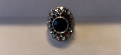 Sterling Silber ovaler schwarzer Edelstein, umgebender Rubinrot & Grün Größe 9,75,8,75