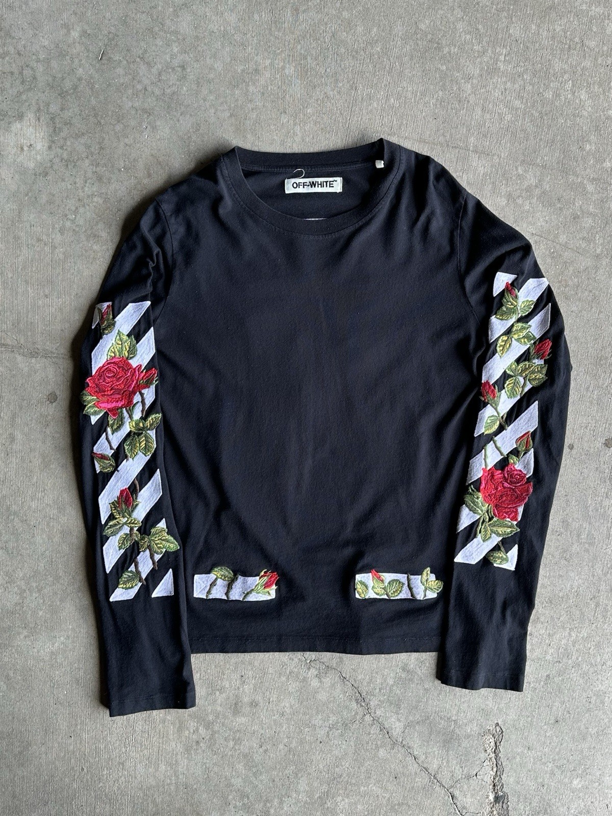 OFF-WHITE Rose Embroidered Longsleeve Size L