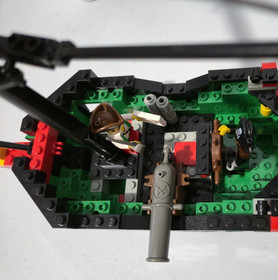 LEGO 6250 Cross Bone Clipper - 99% Complete Authentic Pcs. Very Clean! 