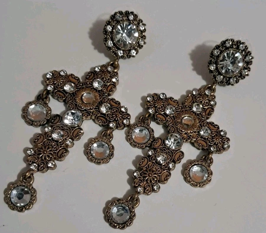 Pendientes H&M Colgante Cruz Desplazada Gema Imitación Tono Dorado Foto 4 de 4