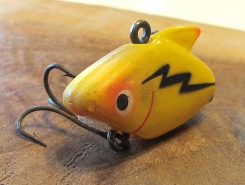 Heddon Sonic Yellow No Rattle Lipless Swimbait Crankbait Lure - Picture 5 of 6
