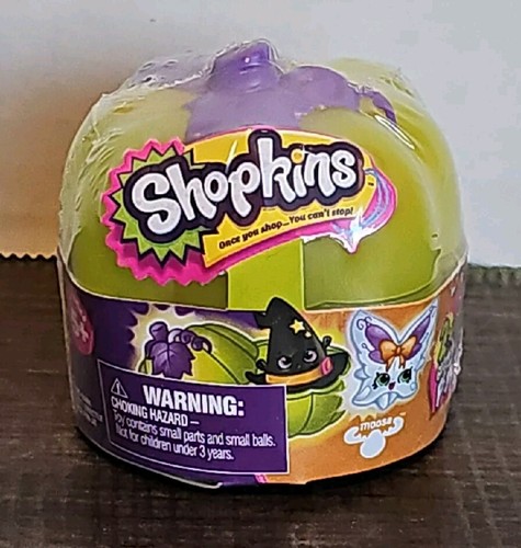 Shopkins Halloween Mystery Glow in the Dark Pumpkin (2 Shopkins in Pumpkin) NEW