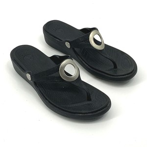 crocs dual comfort flip flops