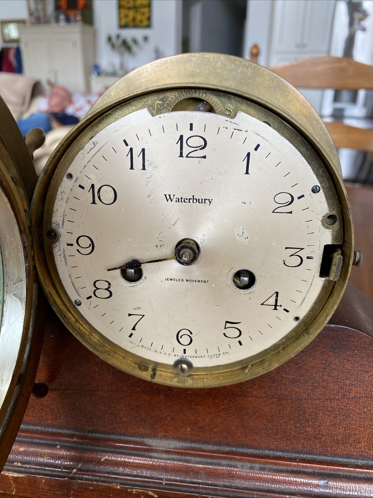 Antique Ship's Wheel Solid Brass Nautical Marine Mantle Clock Wood Beveled Glass