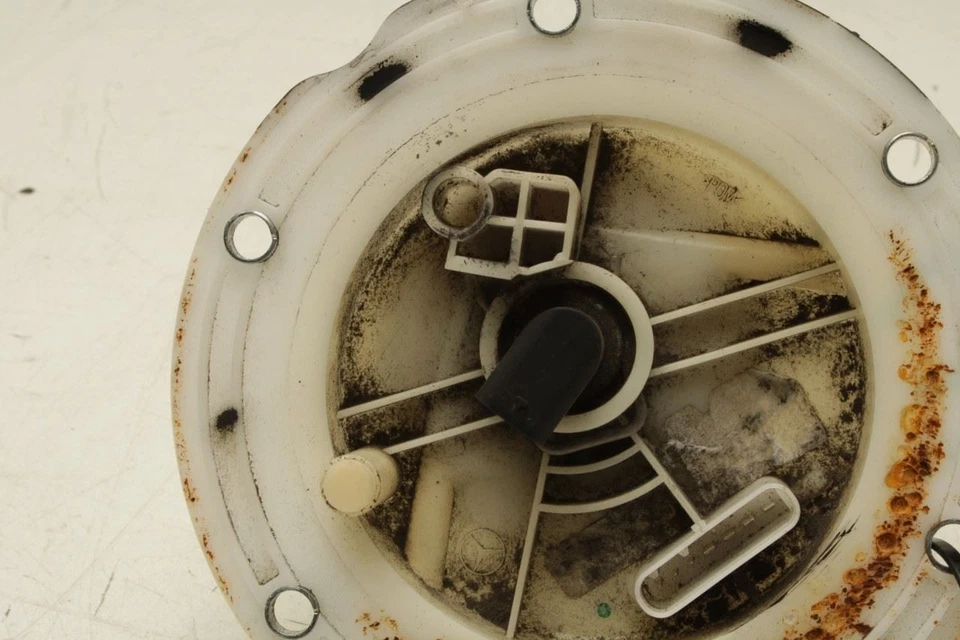 Mercedes-Benz E350 2012-16 4Matic 3,5 L izquierda en tanque bomba de combustible transmisor unidad de filtro Foto 4 de 4