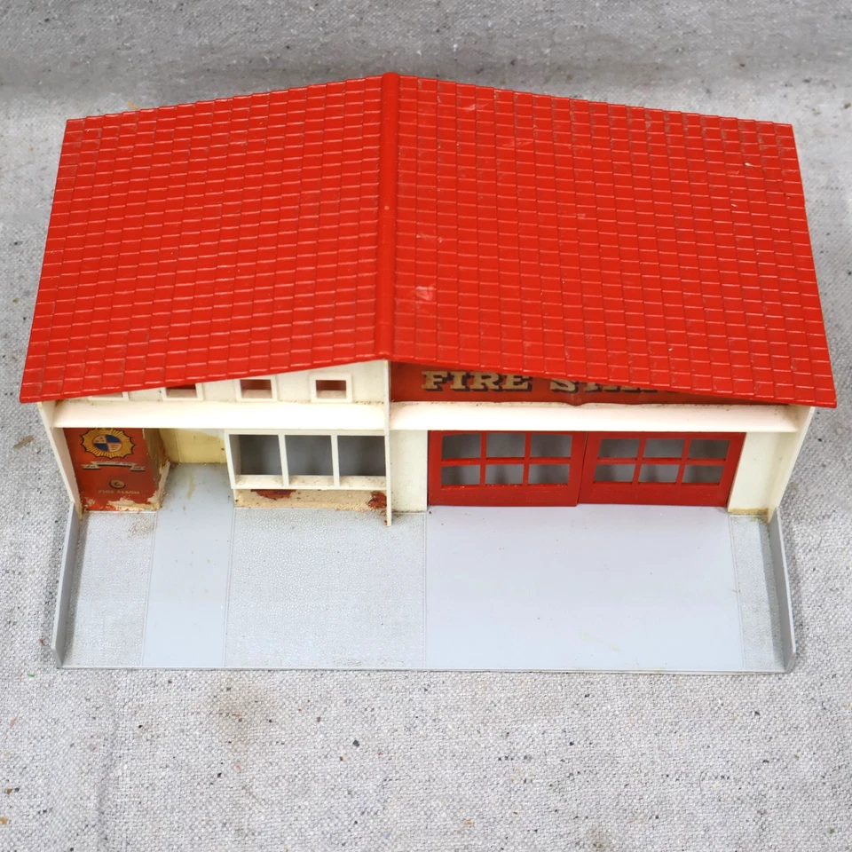 1960s Matchbox Fire Station Building by Lesney Red Roof - Image 2 of 4