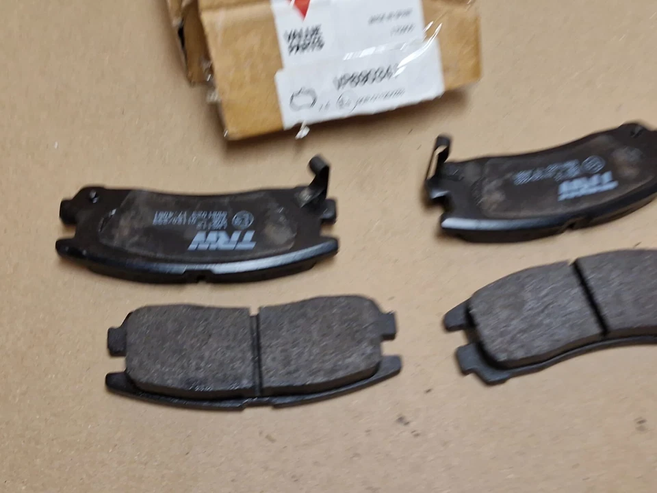 Juego Pastillas Freno Traseras Mitsubishi Galant Mk6 2.5 V6 1999-2000 VP690341 Genuinas NUEVO Foto 3 de 4