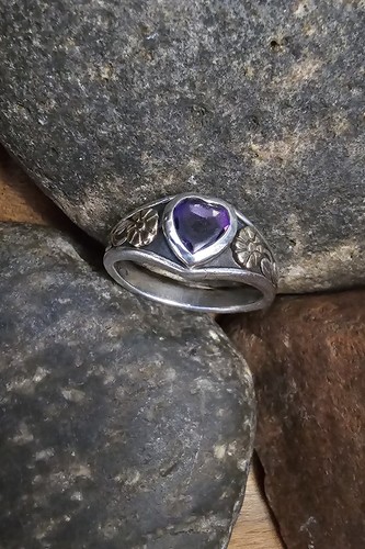 Retired James Avery Purple Amethyst Heart Ring 14kt Gold and .925 READ Sz 8 - Picture 5 of 9