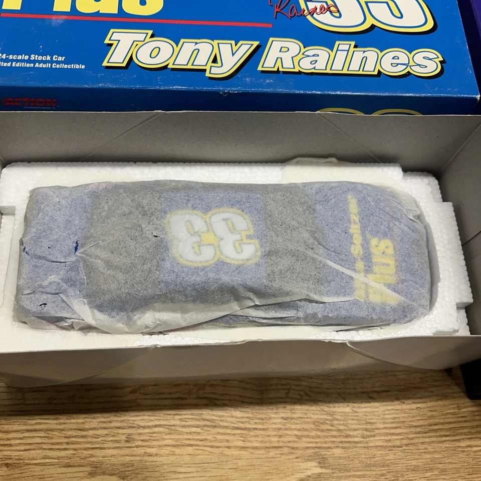 Coche fundido a presión Tony Raines 2000 Monte Carlo 33 escala 1:24 Foto 2 de 4