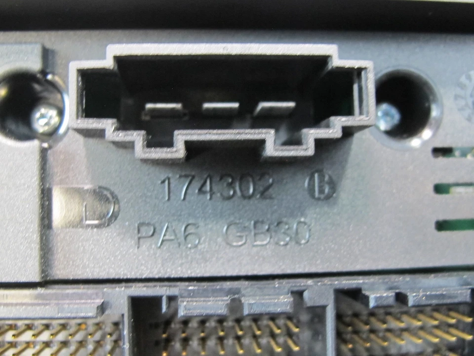 2011-2014 PORSCHE CAYENNE 958 FRONT A/C HEATER CLIMATE CONTROL TEMP SWITCH UNIT - Image 4 of 4