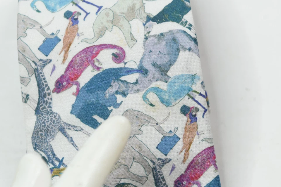 Corbata Gianni Feraud Liberty con estampado animal para hombre blanca 100 % algodón delgada Foto 4 de 4