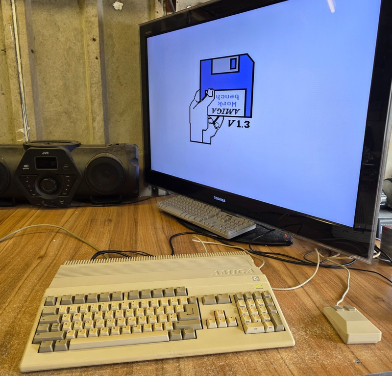 Commodore Amiga 500 with 1Mb Ram and Workbench 1.3 Tested