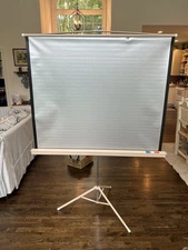 DA-LITE 50”x50” Korvettes Lenticular Deluxe  Tripod Projection Screen In Box