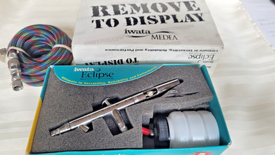 NEW Iwata Eclipse HP-BCS Dual Action Bottle Feed Air Brush, & Quick Connect Hose