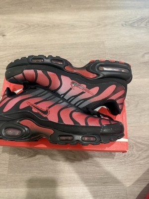 Nike Air Max Plus TN Men s Low Top Sneakers Black/Red Lace-Up Athletic