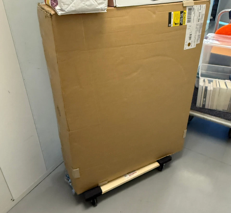 Nueva Mesa West ELM EN CAJA Mediados de Siglo Moderna Comedor NOGAL Domingo ¡SOLO VENTA!!!! Foto 2 de 4