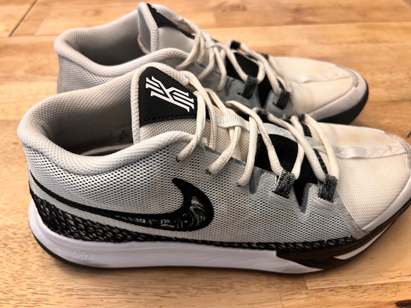 Size 9 - Nike Kyrie Flytrap 6 White Black - image 9