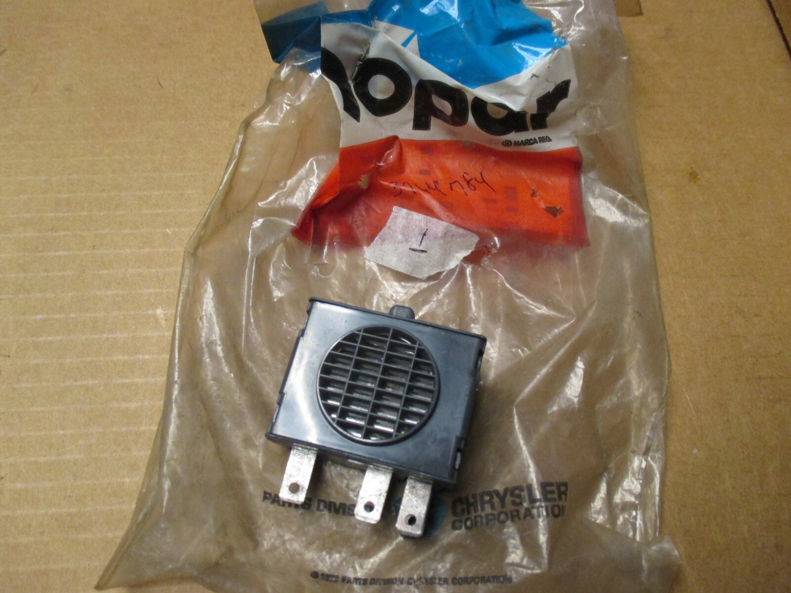 BUZZER N.O.S.FOR SEATBELT WARNING 7374 CHARGER,ROAD RUNNER,SATELLITE