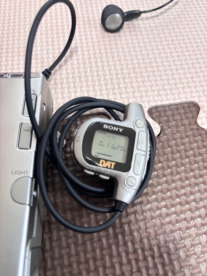 Working Sony Tcd-D100 Recording Dat Walkman Portable Digital