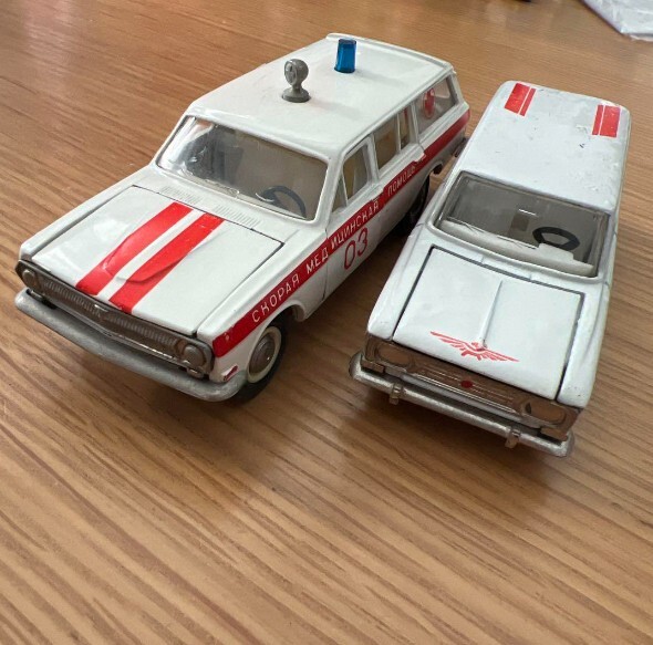 CCCP ソ連 ロシア　 VOLGA GAZ 24 救急車 ミニカー　セット Volga GAZ 24-02 A24 AMBULANCE NOVOEXPORT Aeroflot Airline