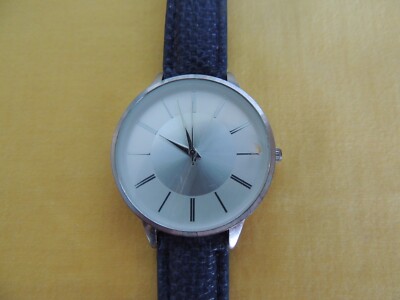 Round Roman Numerals VEAGAN Leather Band blue WORKS KEEP TIMES GLASS HAS A CRACK