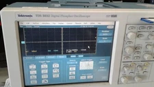 Tektronix TDS5032 DPO Digital Phosphor Oscilloscope - NO CABLES -