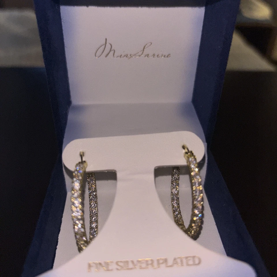 Aros aretes de diamantes cultivados en laboratorio Foto 2 de 4