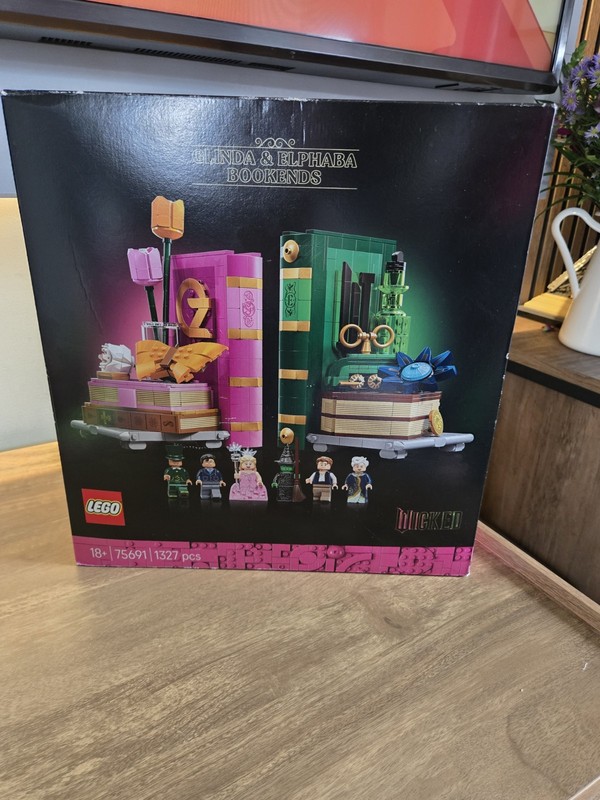 LEGO Wicked 75691 Glinda Elphaba Bookends Building Kit