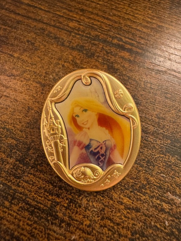 Disney Parks 2017 Princess Gold Frame Portrait Pin Mystery - Rapunzel Tangled