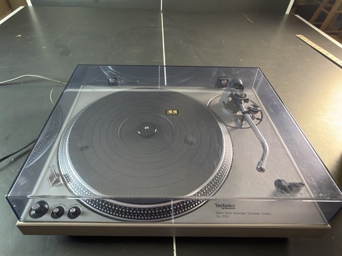 Technics SL-1700 Direct Drive Turntable Near Mint Original Box AT-VM95