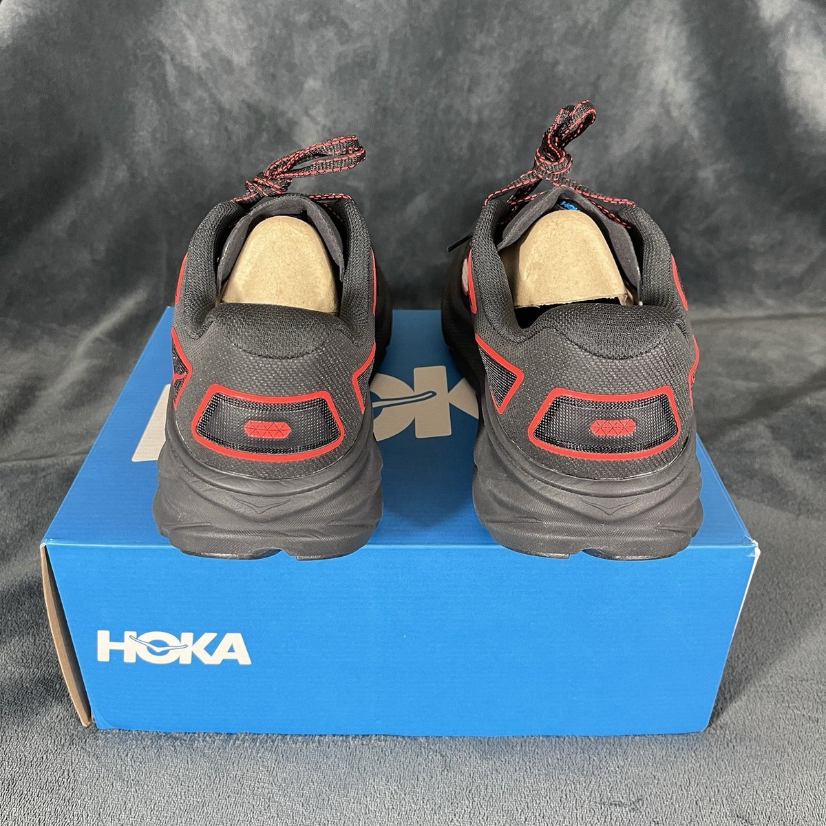 Hoka One One Clifton One9 Black Red 1155370 BCRS Mens Size 11 NEW Sneakers Brand New Hoka One One Clifton One9 1155370 HBN Black Red  main image 3
