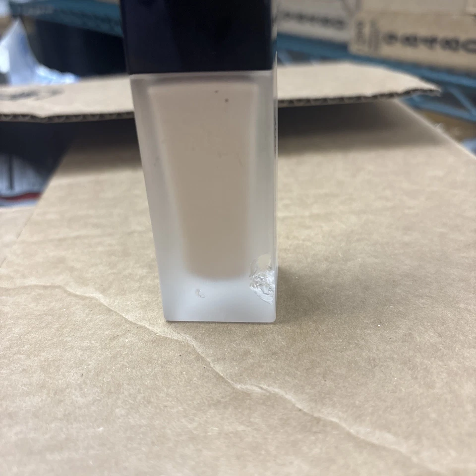 Givenchy Prisme Libre Skin Caring Matte Foundation Full Size 3-C278 - Image 3 of 3