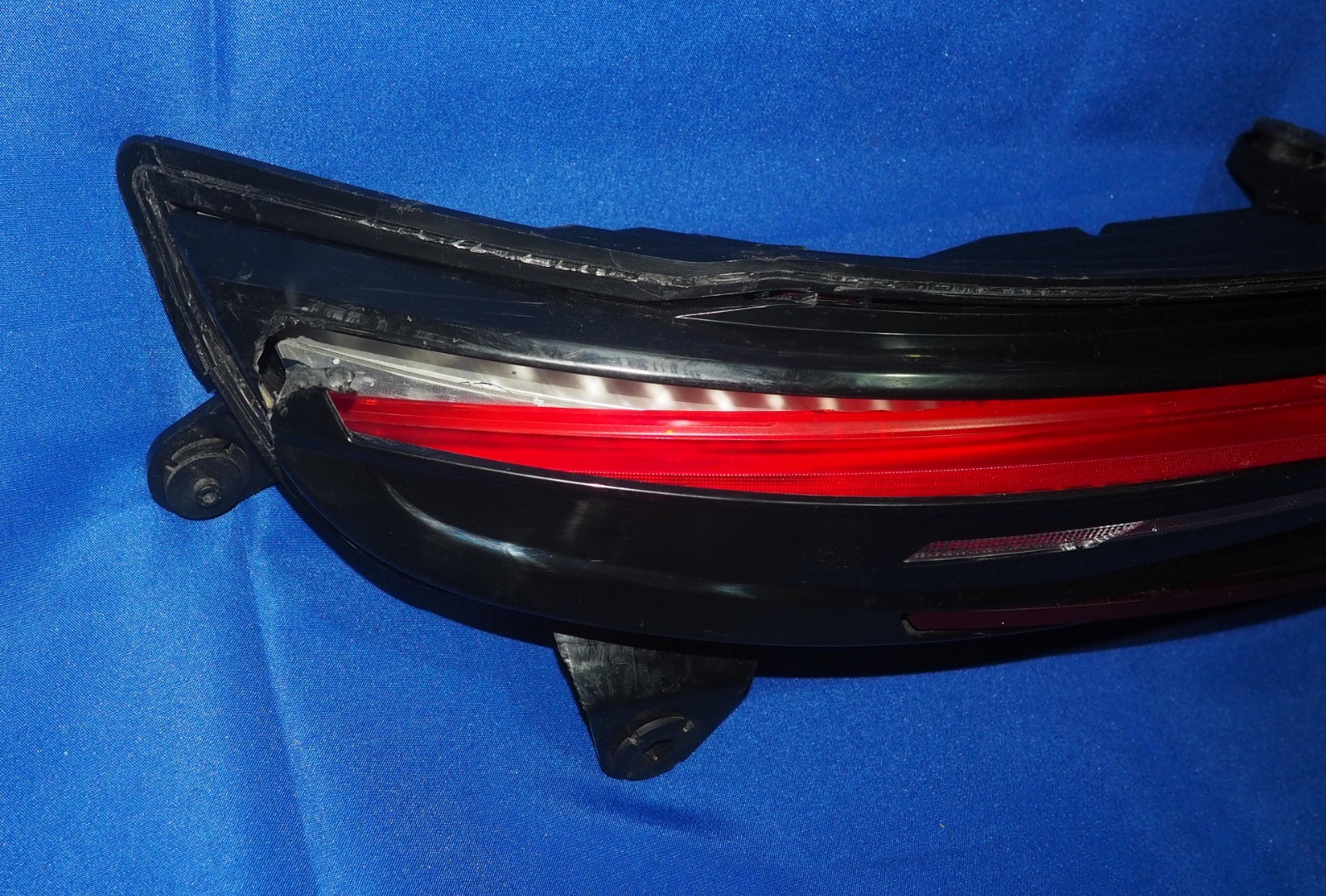 2022-2026 Maserati MC20 MCPura Driver Left Rear Quarter Tail Light *For Parts*