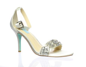 betsey johnson gina ivory