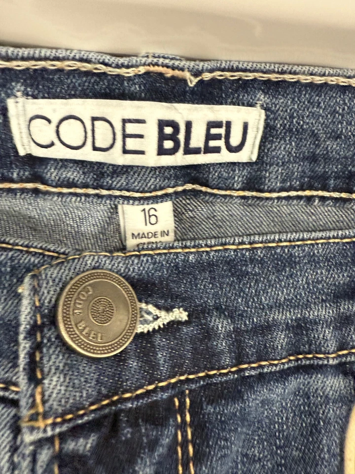 Code Bleu Shorts GRACIE MID RISE FLORAL  EMBROIDERED  Bermuda SHORTS 16 NWTS - Image 3 of 4